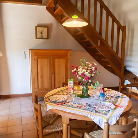 Les Charmes 2/4 Personnes Du Presbytere * Saint-Georges-de-Levejac