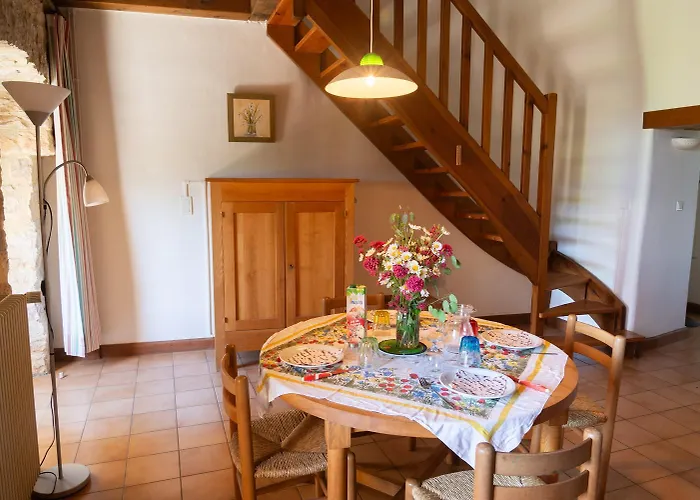 Les Charmes 2/4 Personnes Du Presbytere * Saint-Georges-de-Levejac